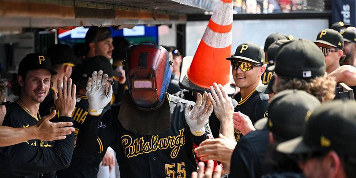 Esmerlyn Valdez named N.L. Rookie of the Month for July