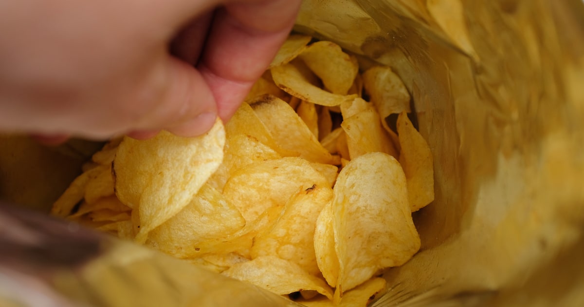 Combat Food Cravings With This Expert-Approved Mindset Trick