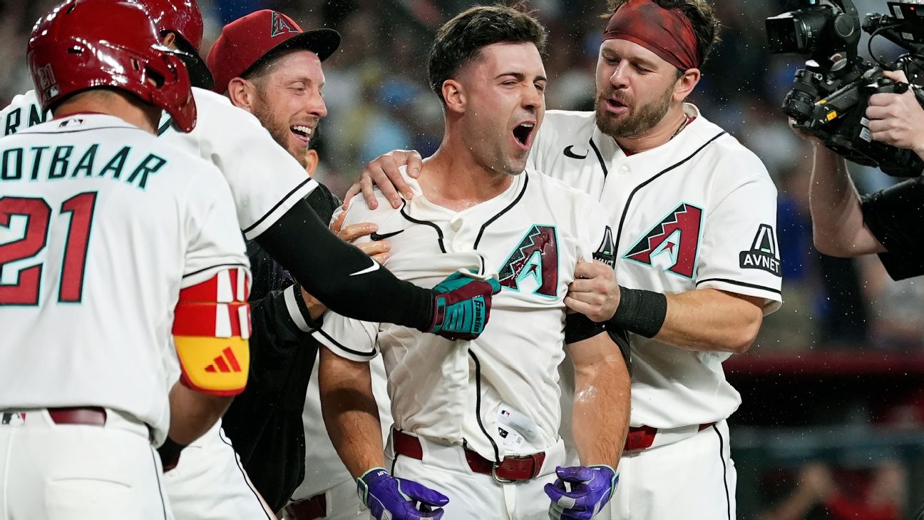 Diamondbacks earn 40th comeback win to stay in playoff race