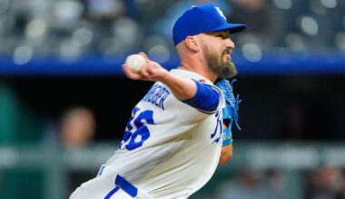 Yankees claim Schreiber from Royals to boost bullpen