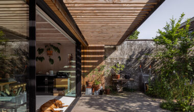DP6 adds timber painter's studio to historic house in Delft