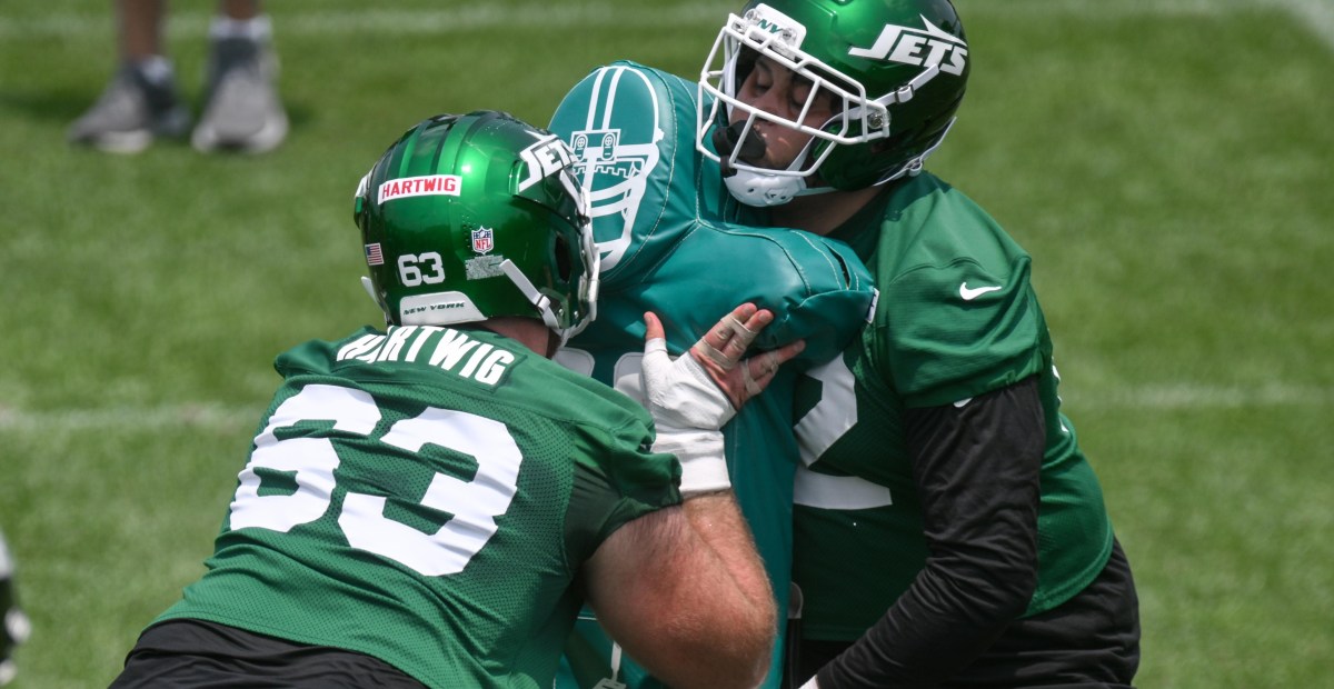 Detroit Lions sign C Gus Hartwig; Damone Clark to IR
