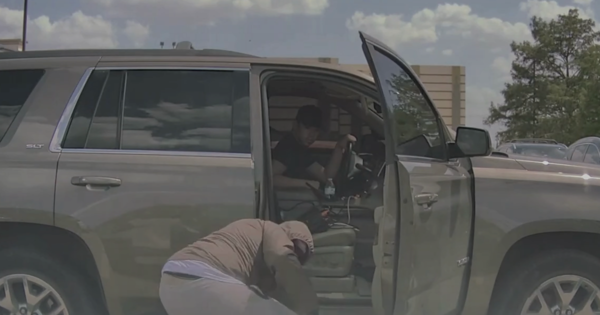 Video shows 3 suspects allegedly breaking into vehicles at movie theater parking lot in Dallas, police say