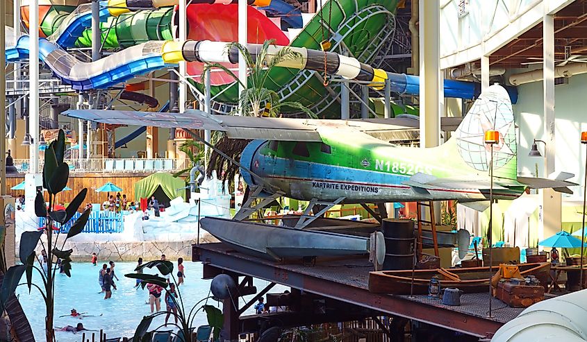 Aquatopia indoor waterpark at the Camelback Mountain Resort, Pennsylvania. Editorial credit: EQRoy via Shutterstock