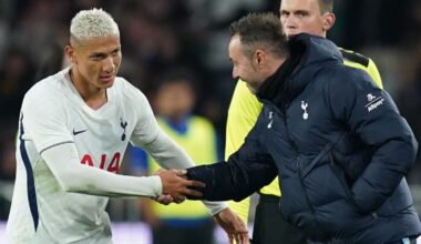 Richarlison shakes hands with Spurs boss Roberto De Zerbi after scoring the winner vs Chelsea