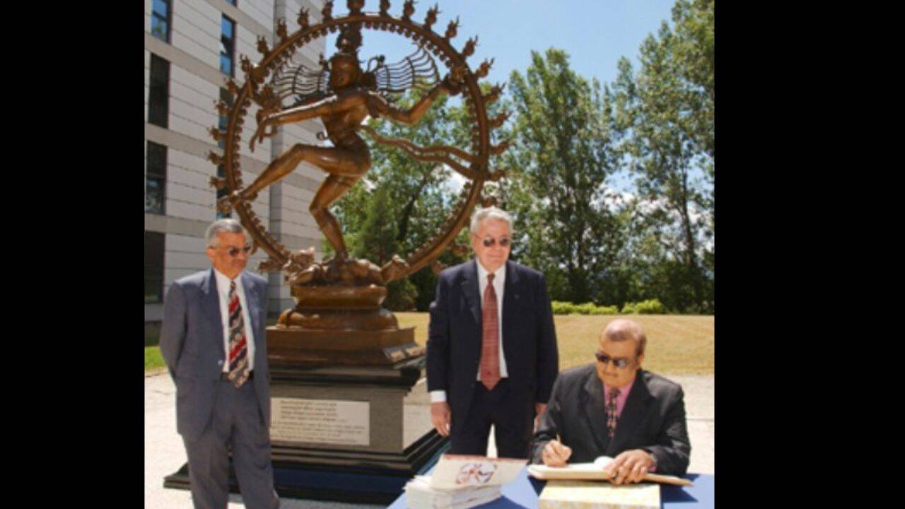 Statue (CERN Official) Statue unveiled