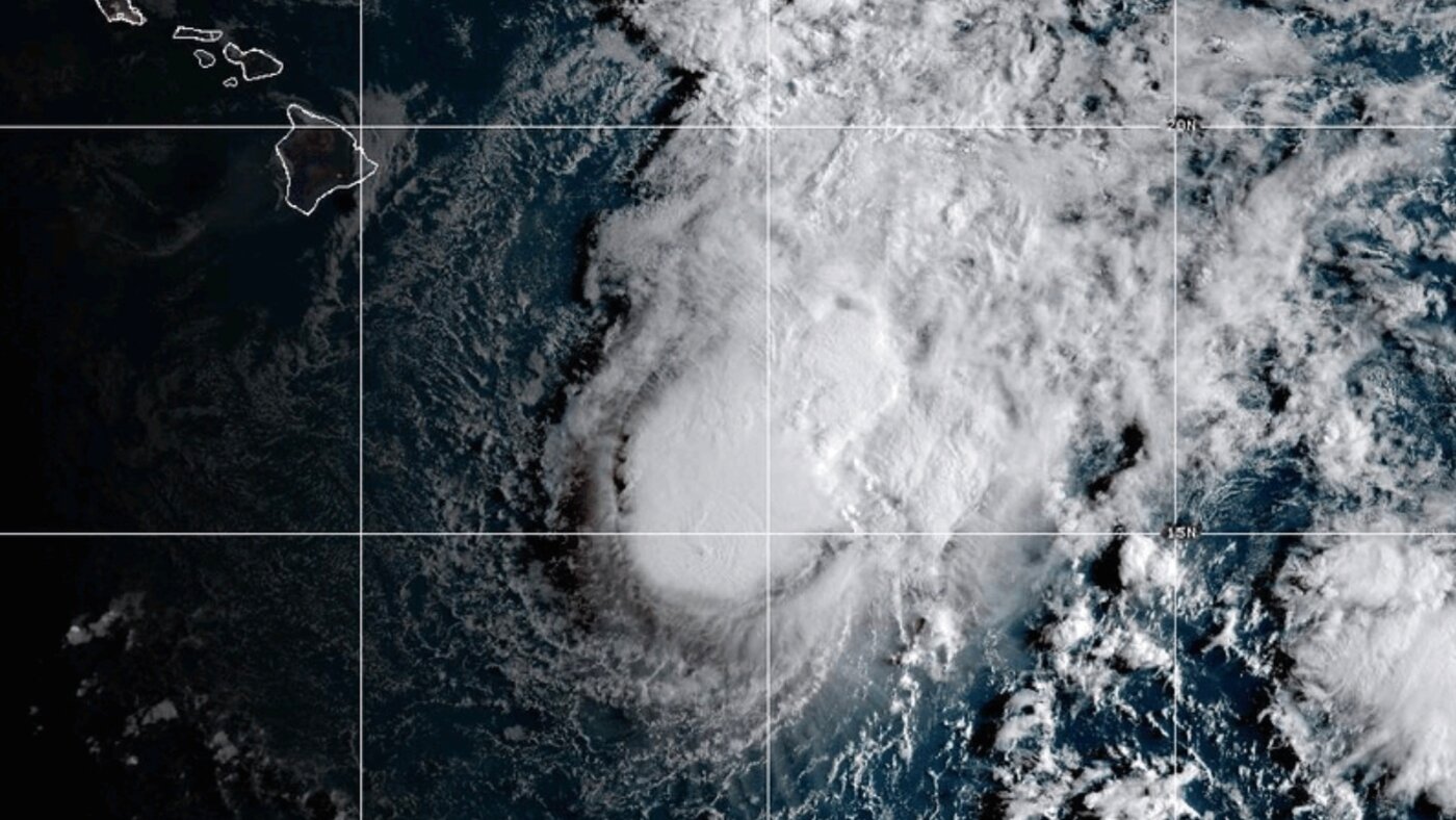 Tropical Storm Moke to cause more flooding as Hawaii recovers from Lala : NPR