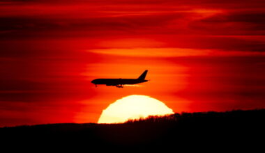 Pilots and flight attendants have high cancer-death risk, study finds