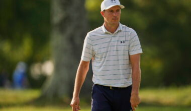 Jordan Spieth shoots 65 to share lead in PGA Tour playoff opener