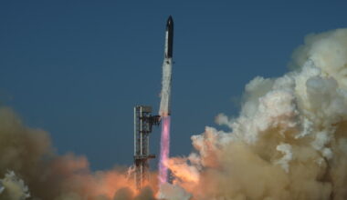 SpaceX shares rise even as company insiders get a chance to sell for the first time