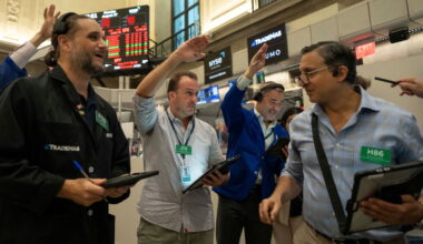 US stocks look to halt their 3-day slide as pressure from the bond market eases
