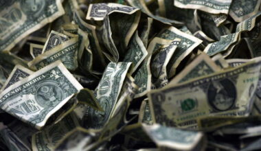 Report: Alleged scam artist was "desperately" seeking $75,000 loan on the day he died