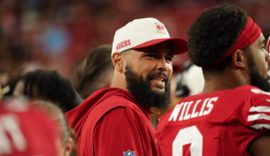 49ers WR Mike Evans left the joint practice early with "tightness"