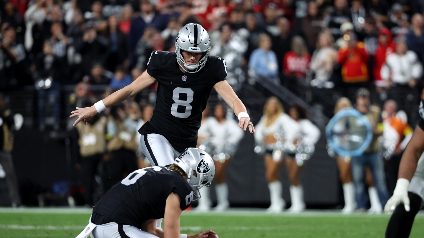 Saints to sign K Daniel Carlson