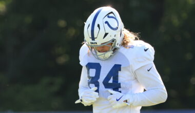 Colts TE Tyler Warren exits practice with an injury