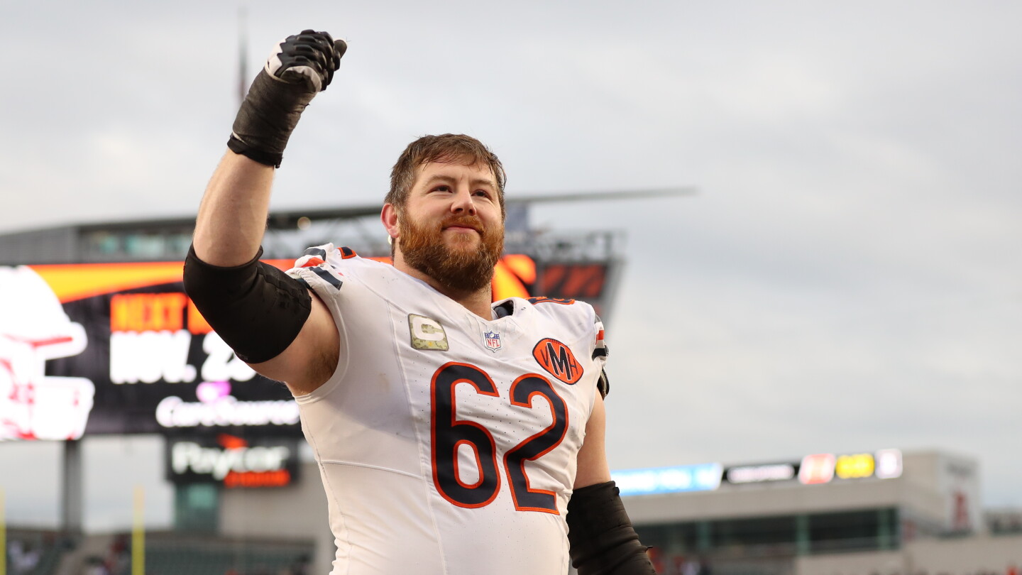Bears left guard Joe Thuney would like clarity on who the left tackle next to him will be