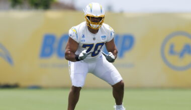 Chargers OT Rashawn Slater dealing with flare-up in his knee