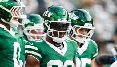 Breece Hall leaves Jets practice with apparent injury