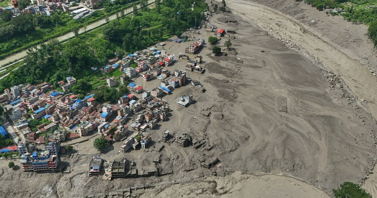 8 dead, hundreds missing as Nepal avalanche triggers flash floods