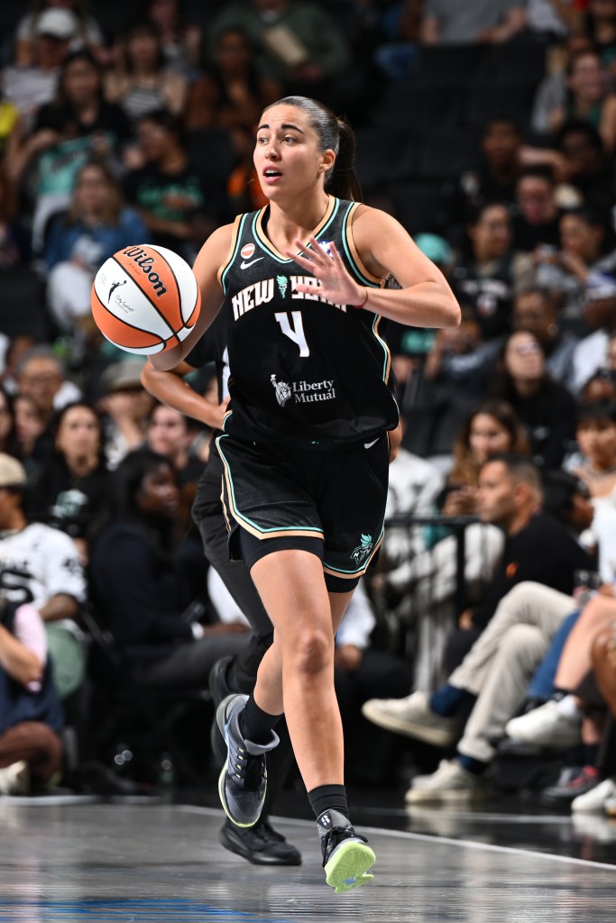 Marine Fauthoux of the New York Liberty handles the ball.