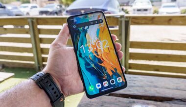 I spent a month with this $330 smartphone with a paper-like display — and it completely changed my mind on budget phones