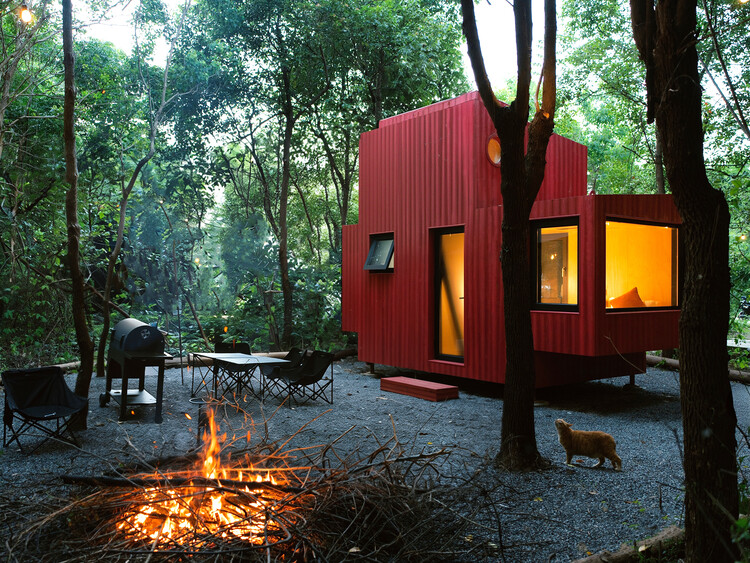 Red Submarine Cabin / Wiki World - Exterior Photography, Wood
