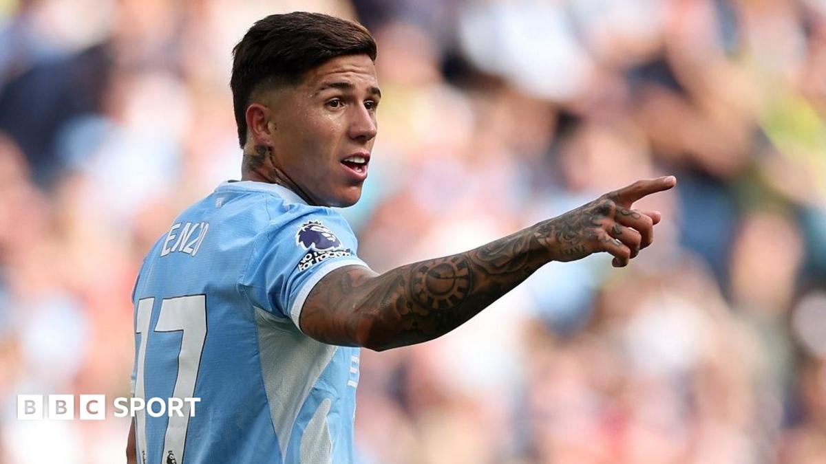 Manchester City's Enzo Fernandez points