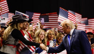 Trump announces $500 Obamacare refunds starting in October