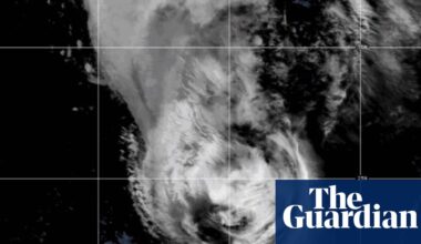 Hawaii has often dodged the path of hurricanes. Why did it see so many storms this summer? | Hawaii