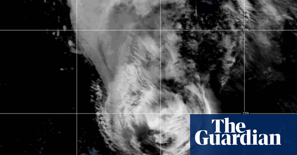 Hawaii has often dodged the path of hurricanes. Why did it see so many storms this summer? | Hawaii