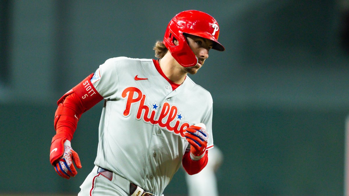 Phillies close out awesome August with a tight win in the desert – NBC10 Philadelphia