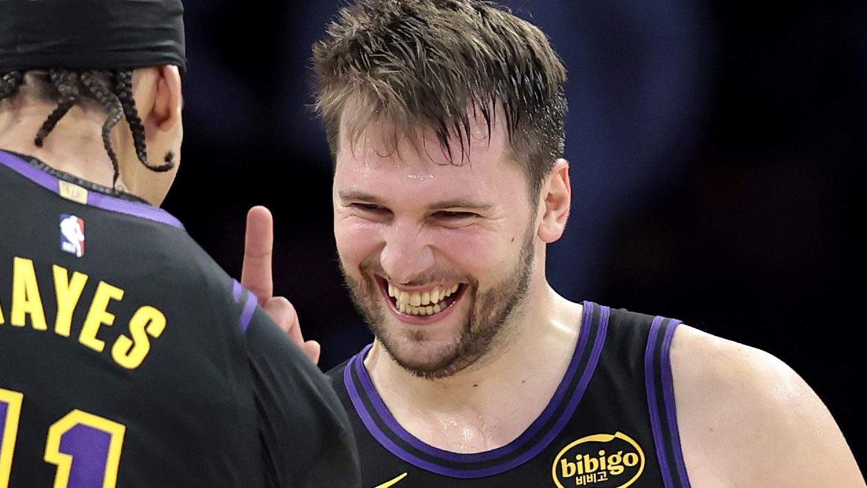 Lakers Trade Idea Lands Clippers Wing Amid Kawhi Leonard News