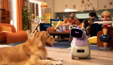 OlloNi SS1 AI robot pet stores family memories in removable module