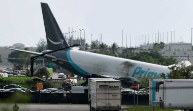 5 dead after Amazon Air 21 Air aircraft overruns runway at Miami International Airport