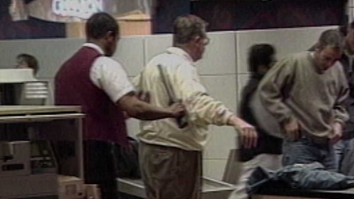 9/11 transformed airport security, now Trump wants to privatize TSA