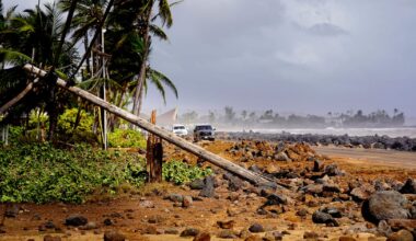 Hurricane Lowell knocks out port in Hawaii that is one island’s main source for food and fuel
