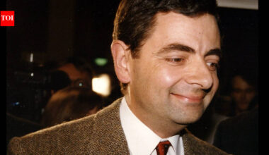 Rowan Atkinson bought an Oxfordshire property in 2006; 16 years later, he finally moved into the Richard Meier-designed glass house﻿ |