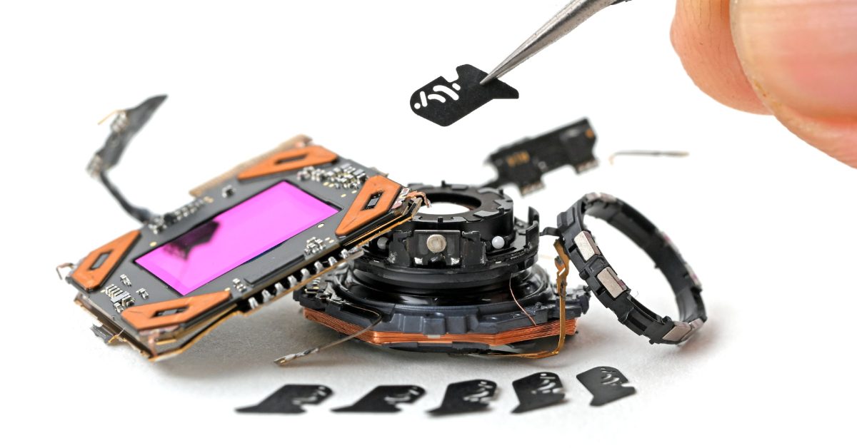 iFixit tears down iPhone 18 Pro, explores variable aperture, more