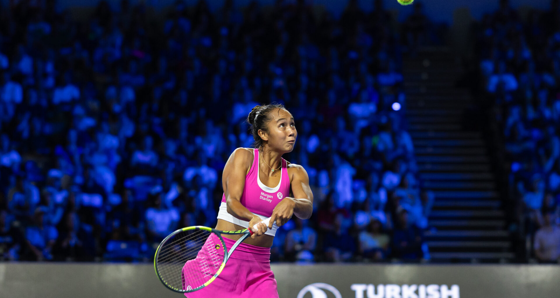 Fernandez handles Parks in Singapore to set up meeting vs. Andreeva