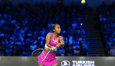 Fernandez handles Parks in Singapore to set up meeting vs. Andreeva