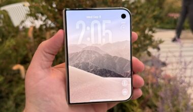 iPhone Duo video shows left-handed use for new model