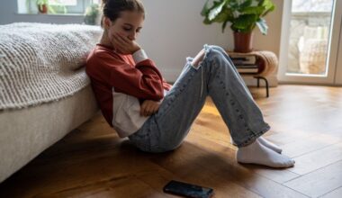 Smartphone use at age 12 linked to eating disorder symptoms by 14