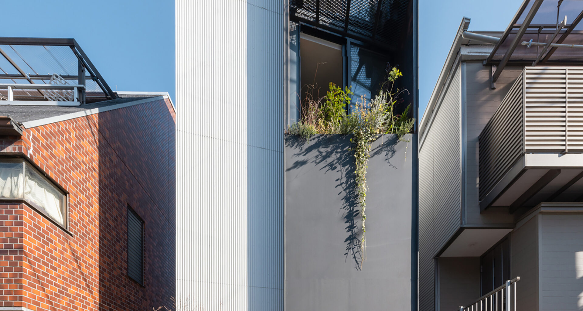 House in Kagurazaka / Takumi Wakui + Riho Wakui Architects