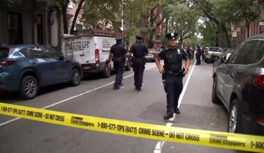 Two people stabbed inside West 47th Street building in Hell's Kitchen; NYPD searching for suspect