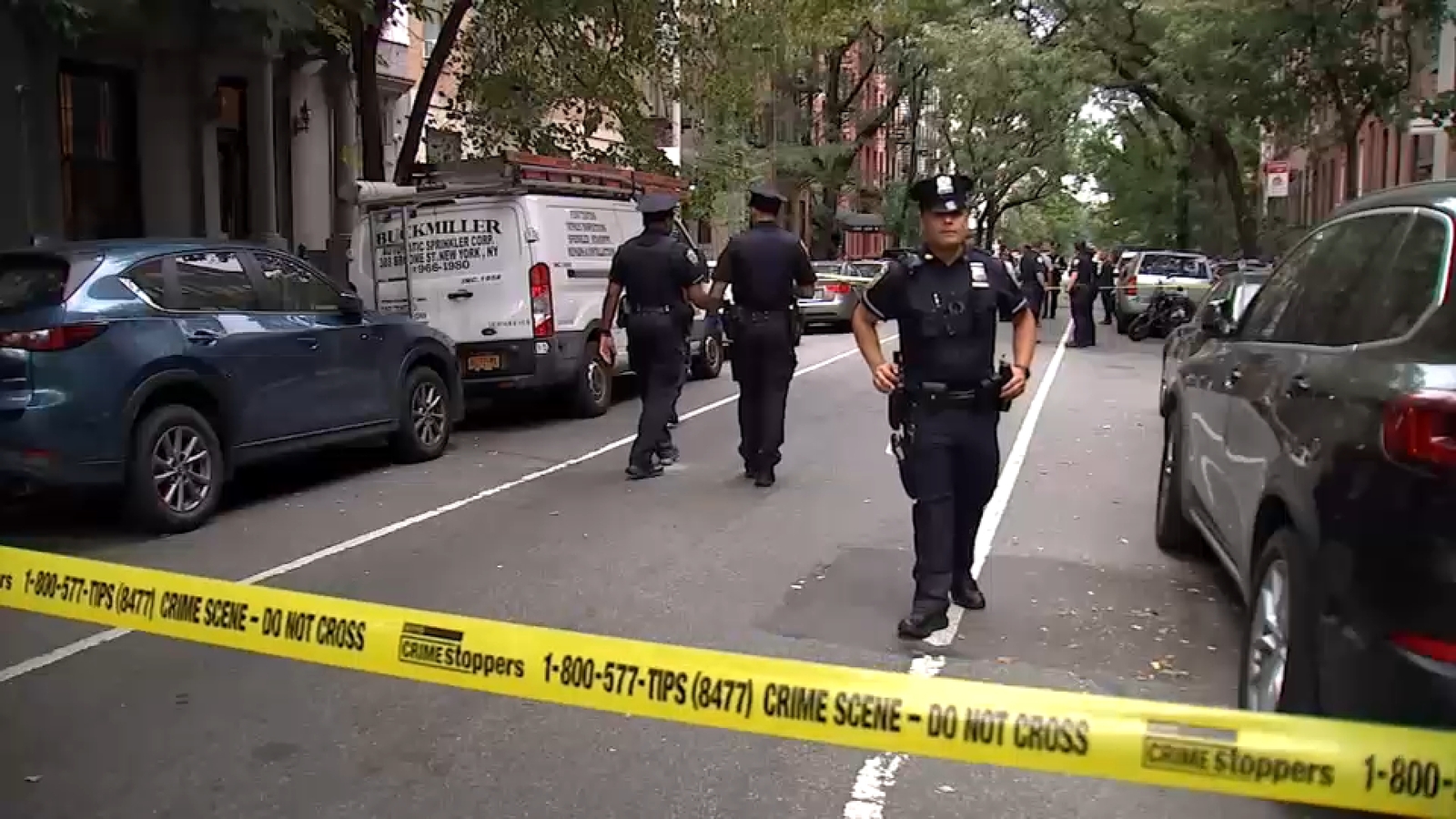 Two people stabbed inside West 47th Street building in Hell's Kitchen; NYPD searching for suspect