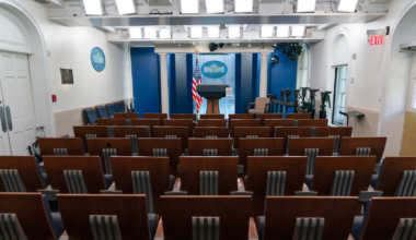 Judge orders White House to restore access to news outlets Trump banned