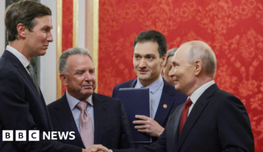 Russia-Ukraine war: US envoys in Moscow ahead of Ukraine talks - BBC