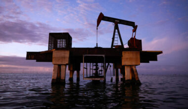 FILE PHOTO: FILE PHOTO: FILE PHOTO: In Venezuelan oil region, industry reform sparks both hope and skepticism
