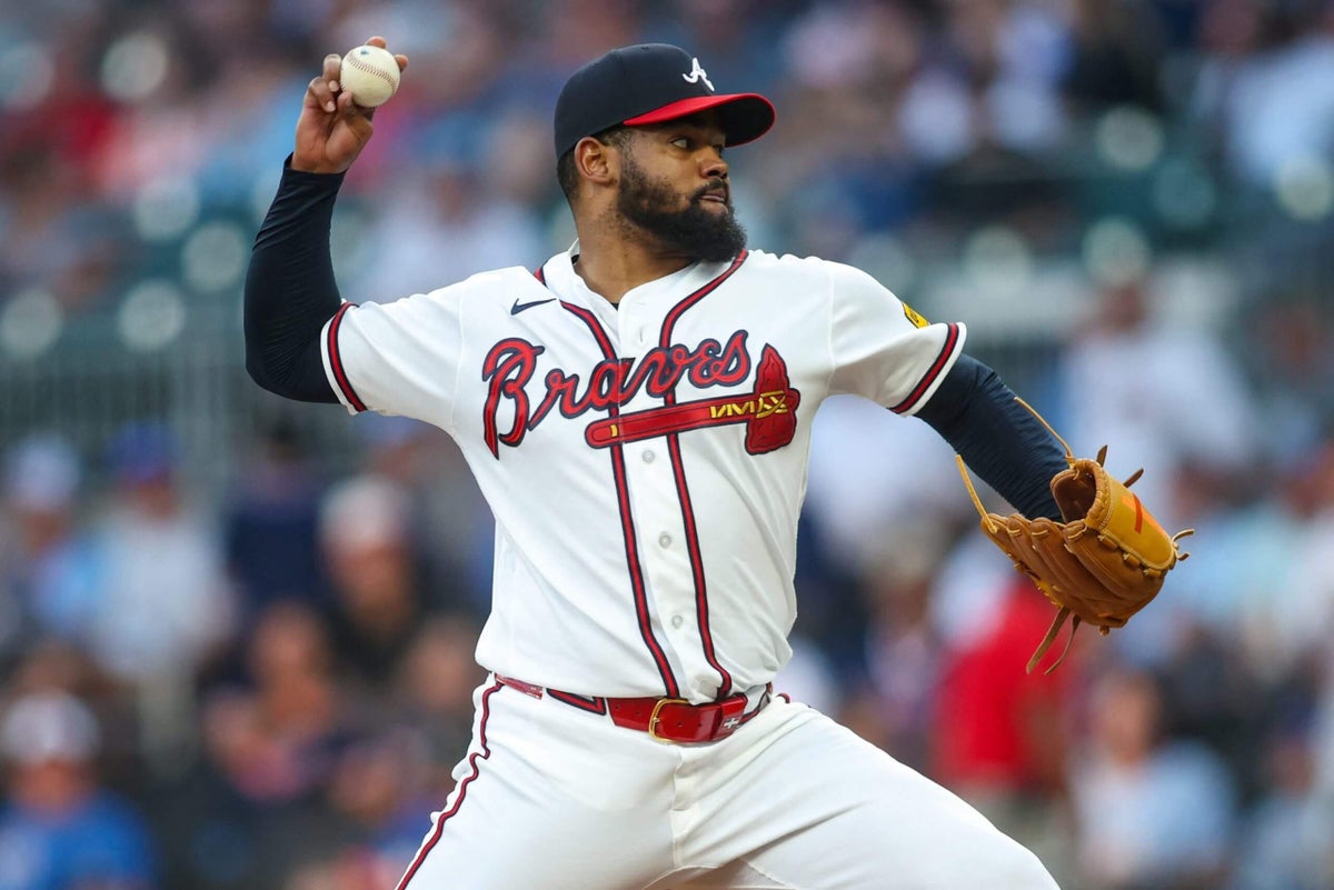 Reynaldo López’s playoff audition goes sideways as Braves’ rotation picture clouds