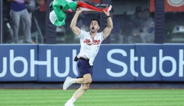 Fan runs onto Yankee Stadium field waving Palestinian flag at 9:11 p.m. on 9/11 anniversary